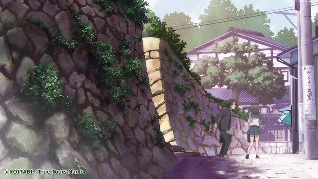 瑞泉寺石垣前的情侣